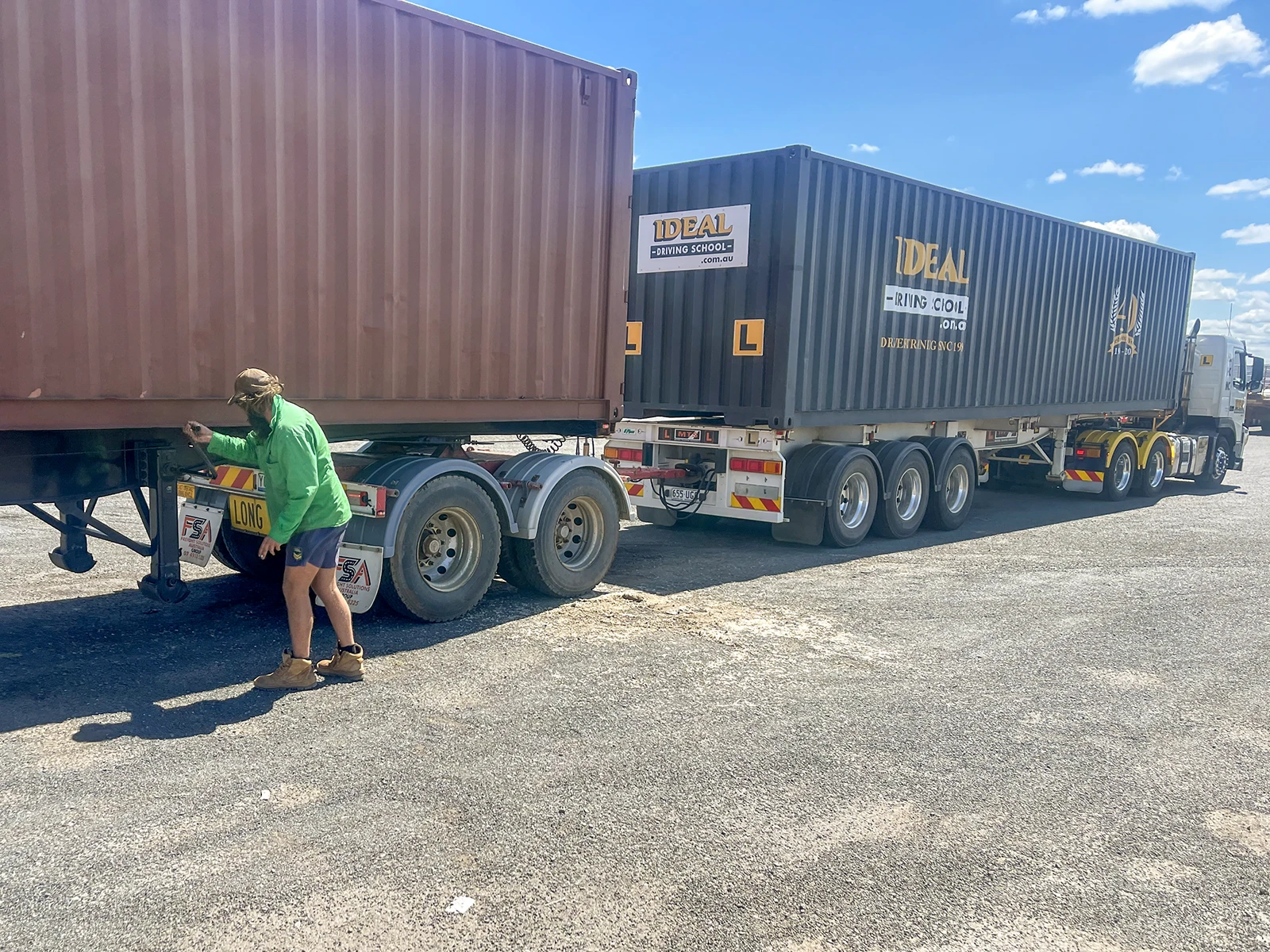 Connecting a Dolly Trailer on a Road Train